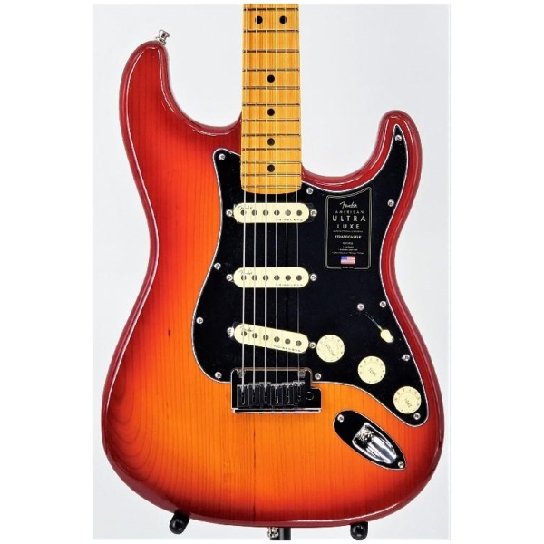Fender American Ultra Luxe Stratocaster Maple Fingerboard Plasma Red Burst