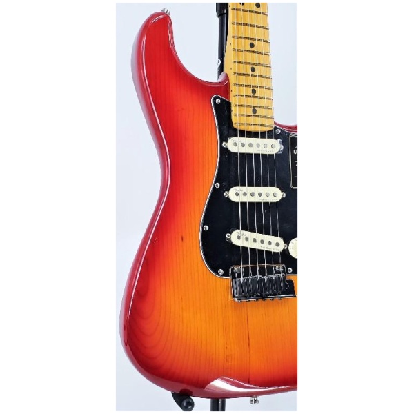 Fender American Ultra Luxe Stratocaster Maple Fingerboard Plasma Red Burst