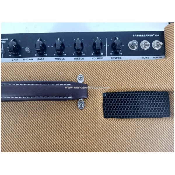 u-fender-bassbreaker-30r-fsr_02.jpg