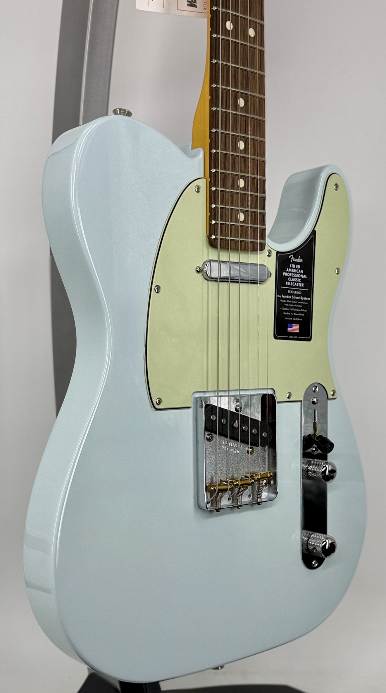 Fender American Professional LTD Edition Silent System Telecaster Rosewood Fretboard - Sonic Blue Ser#:26078306 - Image 4