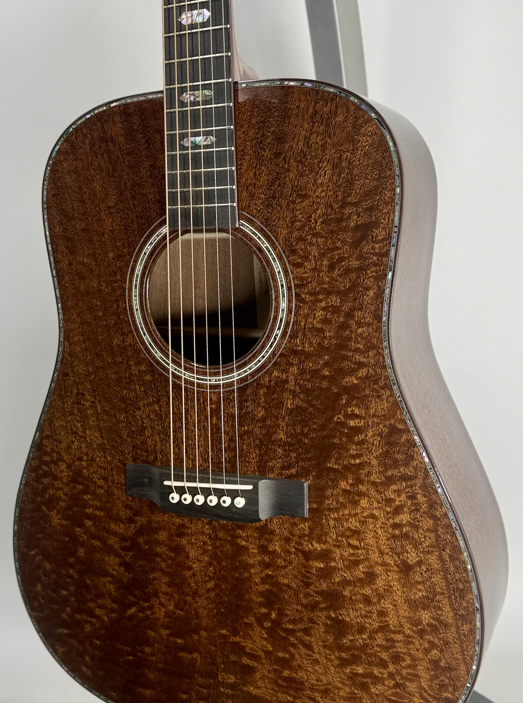 Martin Custom Shop Limited Edition (NAMM 2026) Quilt Sapele Acoustic Guitar w/case Ser#: 3058493 - Image 4