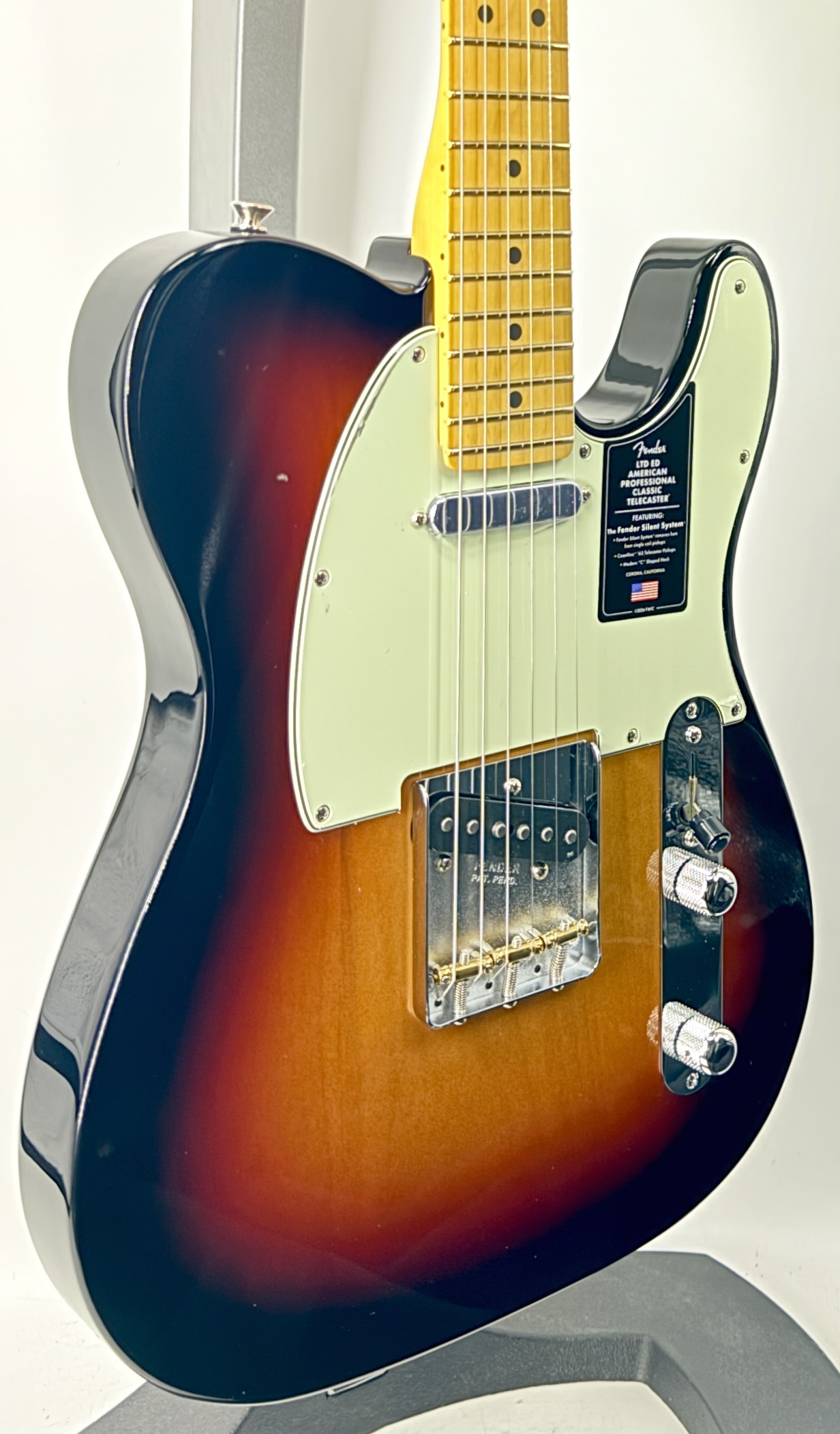 Fender American Professional LTD Edition Silent System Telecaster Rosewood Fretboard - Candy Apple Red Ser#:US26078306 - Image 4